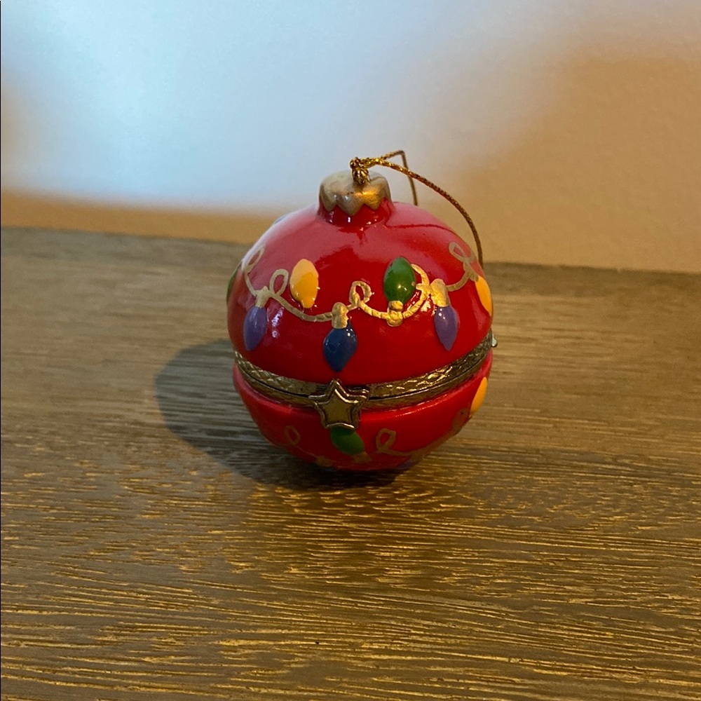 Red Christmas Lights Gift Box Ornament
